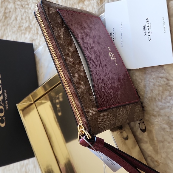 NWT IOB Coach Metallic Cherry Color Block Sig Corner Zip Wristlet 🍒 - Picture 5 of 16